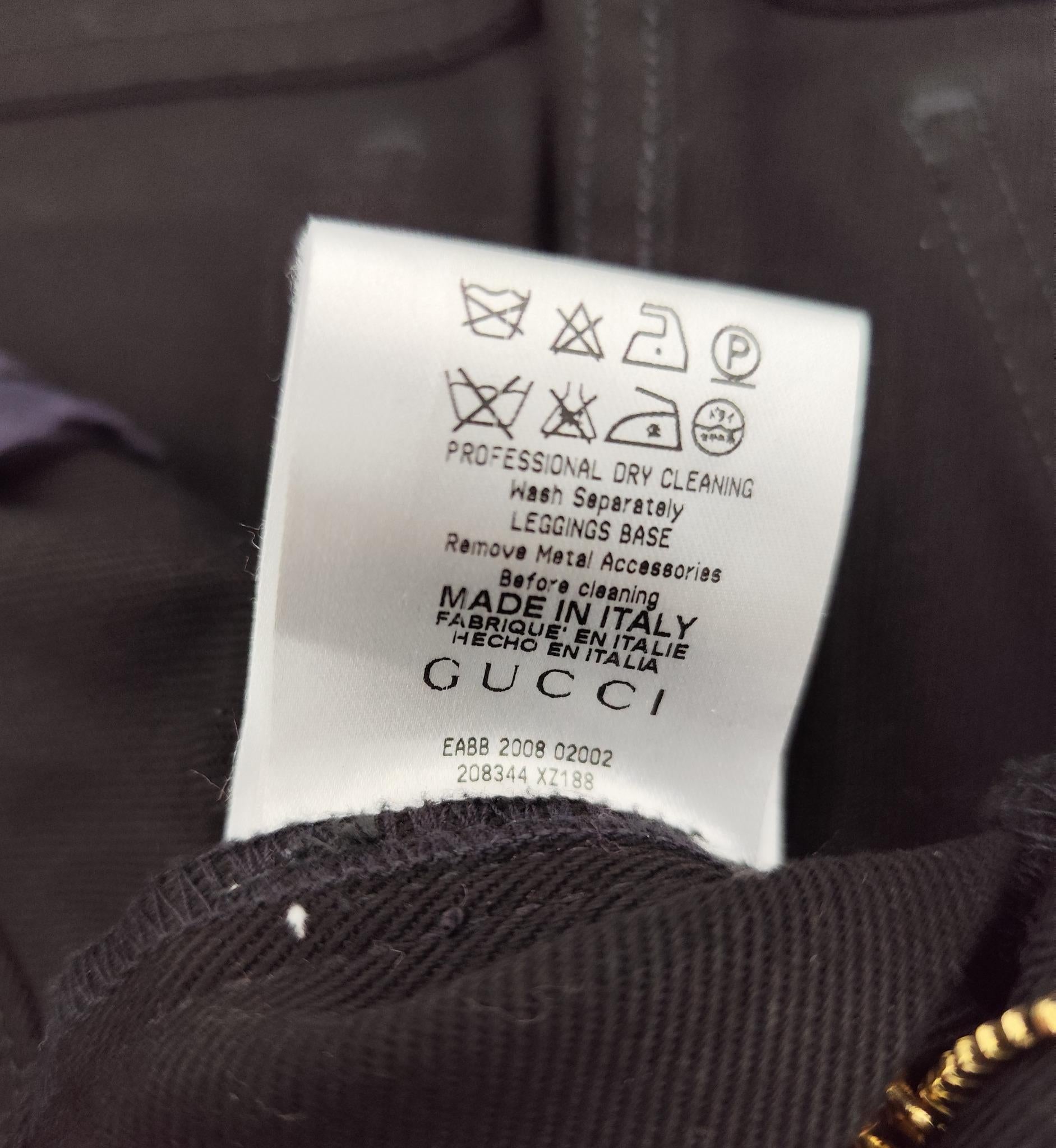 Pantalon à rayures latérales en denim noir Gucci en vente 8