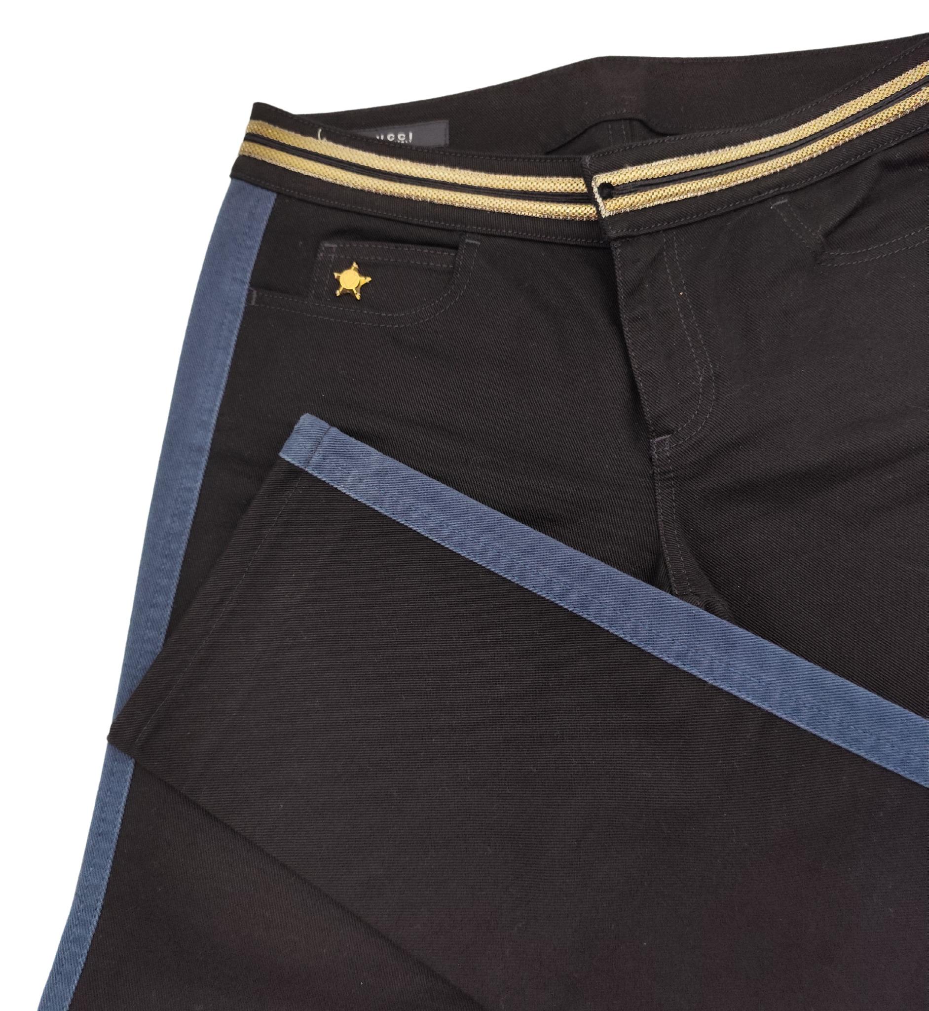 Pantalon à rayures latérales en denim noir Gucci en vente 2