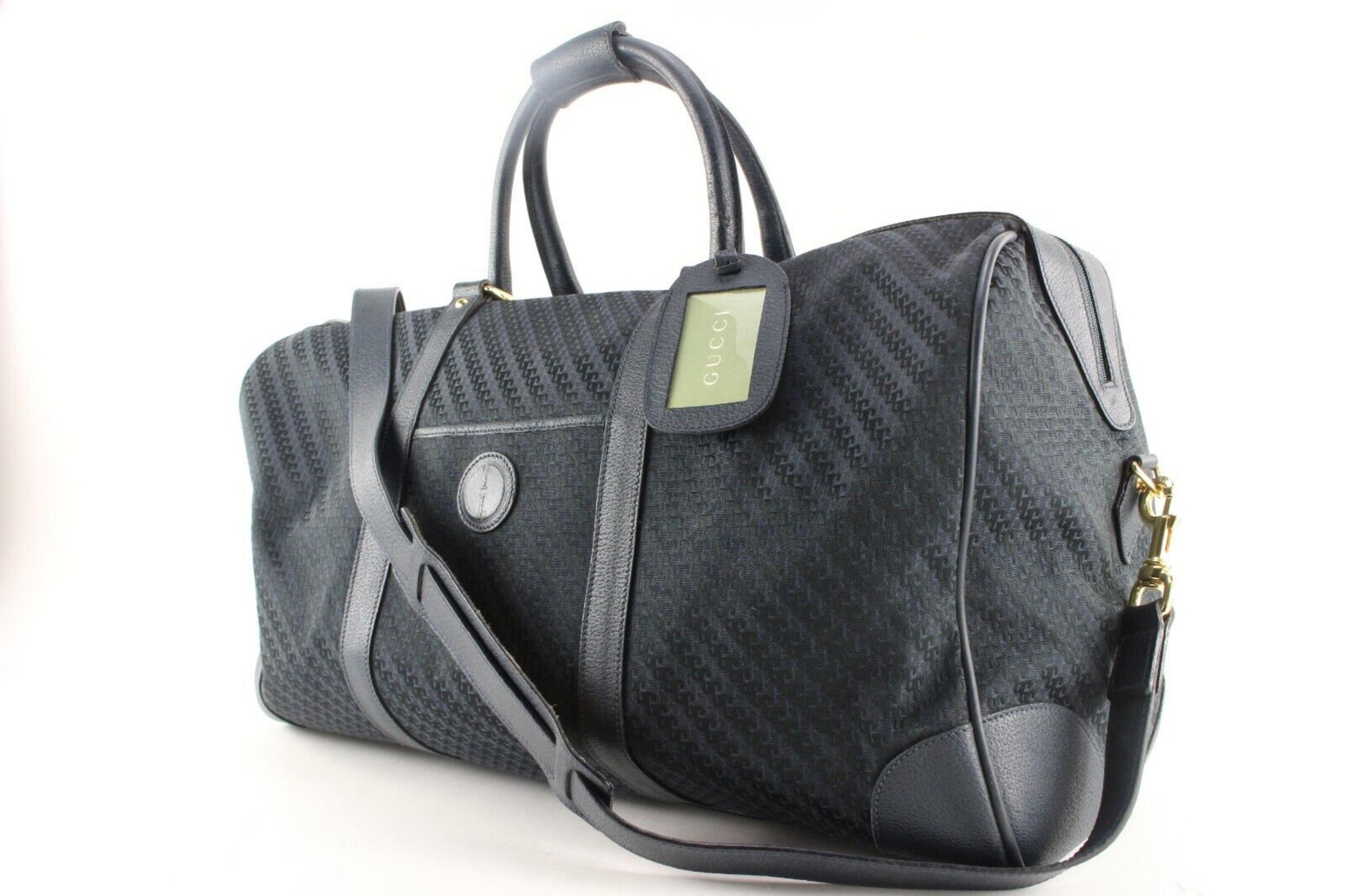 Gucci Black Diagonal Logo Duffle Bag with Strap 1GK0414C In Good Condition In Dix hills, NY