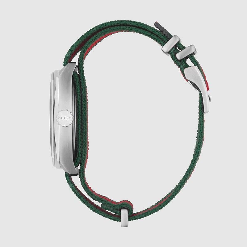 Gucci Uhr mit schwarzem Zifferblatt YA142305 im Zustand „Neu“ im Angebot in Wilmington, DE