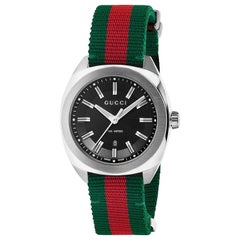 Gucci Uhr mit schwarzem Zifferblatt YA142305