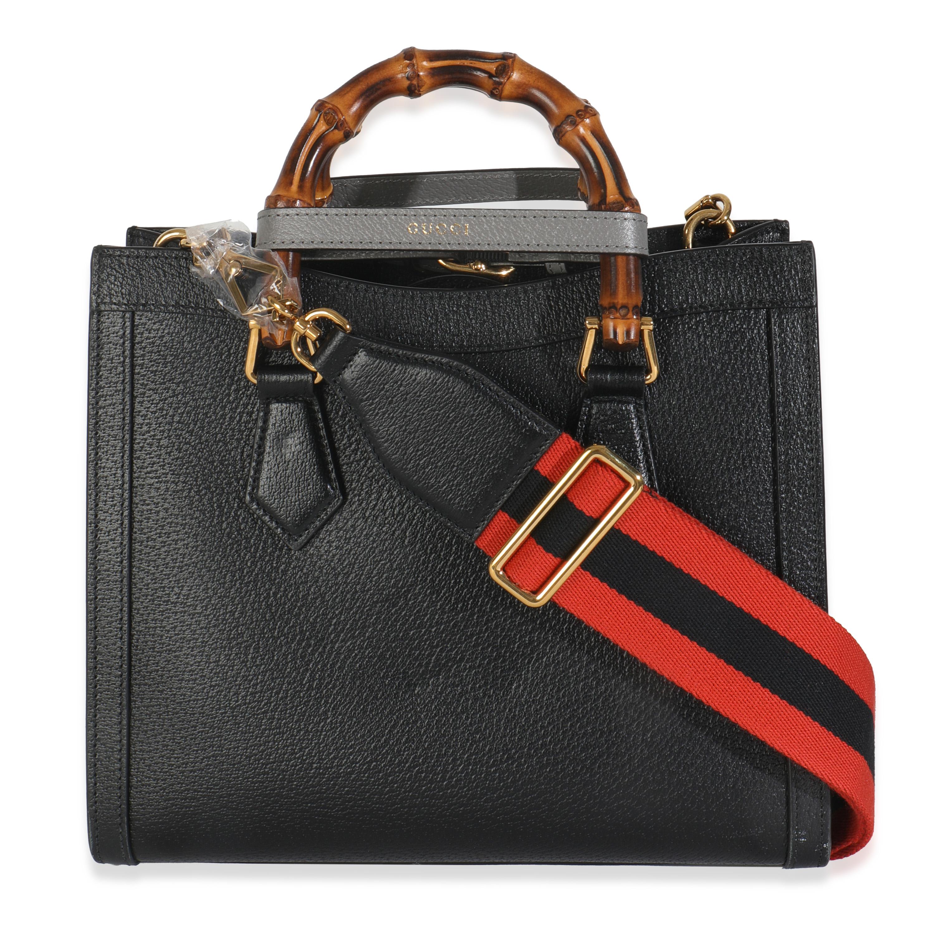 Listing Title : Gucci Black Dusty Grey Textured Dollar Calfskin Web Small Diana Tote
SKU : 148756
MSRP : 4300.00 USD
Condit : Usagé 
Description de l'état : Le Web vert et rouge de Gucci a été créé en 1964 et est depuis considéré comme une signature