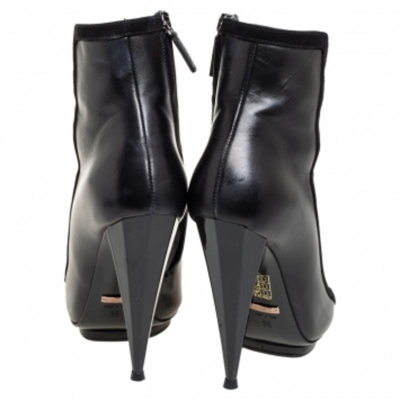 Gucci Black Elastic And Leather Isadora Gladiator Booties Size 35 In Good Condition For Sale In Dubai, Al Qouz 2