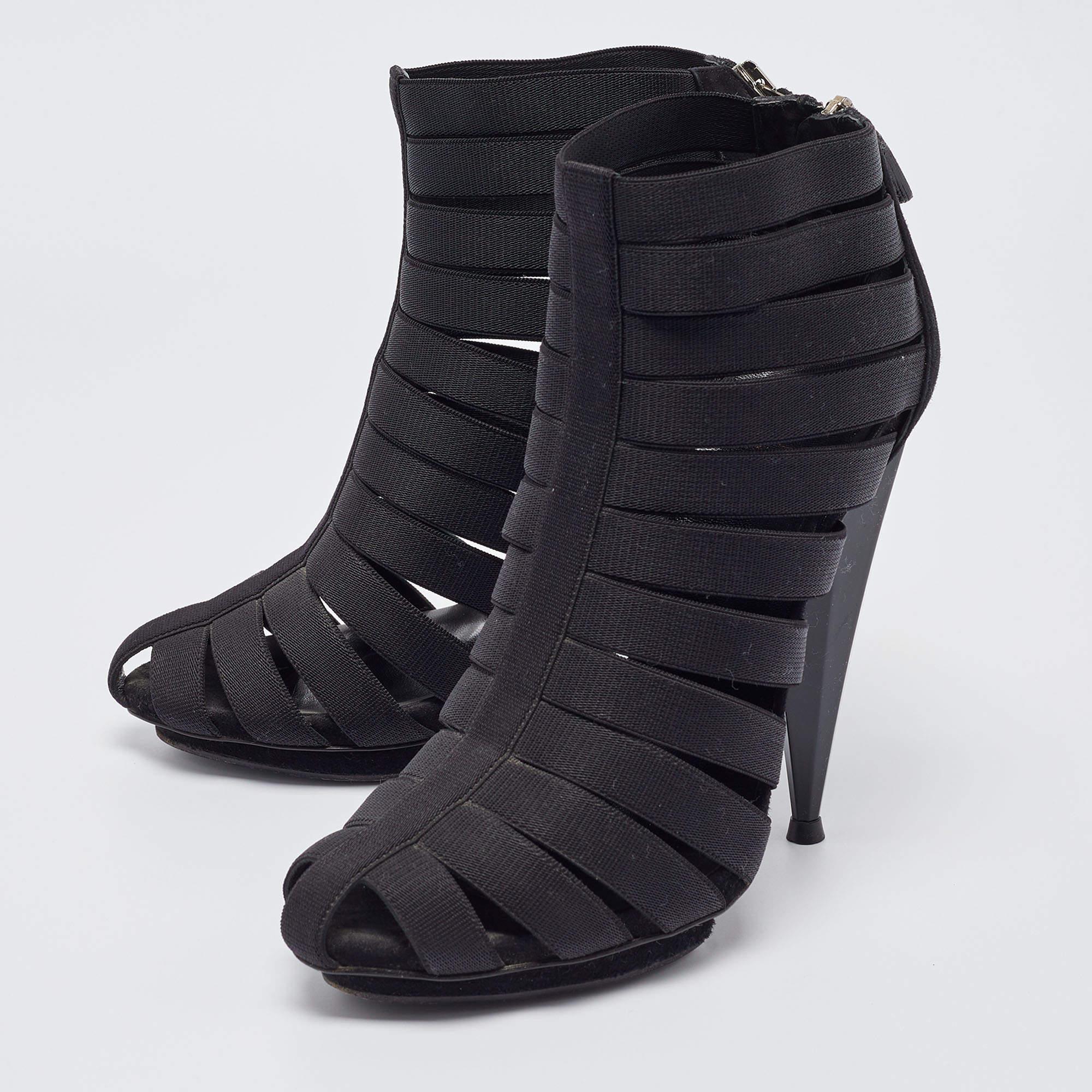 Parfaitement cousues et finies pour garantir un look et une coupe élégants, ces bottes Gucci sont un achat que vous adorerez arborer. Ils sont très beaux sur les pieds.