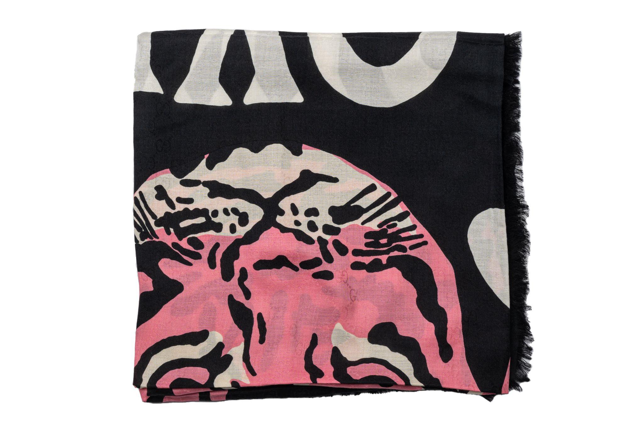 Gucci Black Elisir Of Love Tiger Shawl In Excellent Condition For Sale In West Hollywood, CA