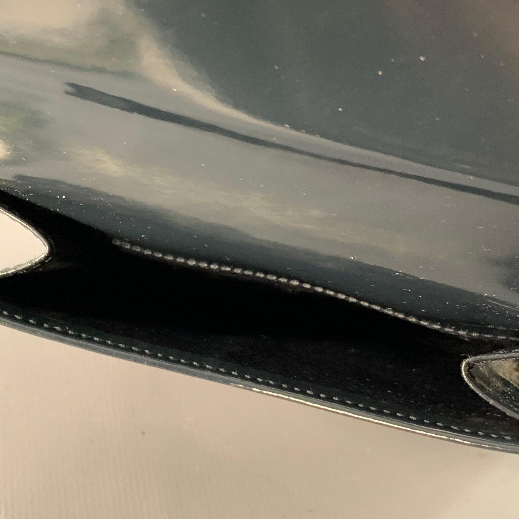 Noir GUCCI Portefeuille en cuir verni avec logo embossé, noir en vente