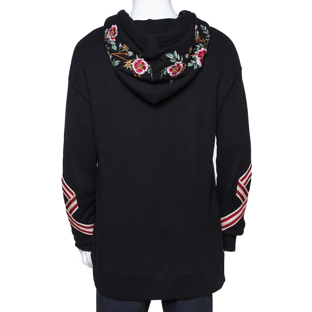 This sweatshirt from the house of Gucci is perfect for your casual wear. It is made from quality cotton fabric to give you comfort and it also flaunts floral embroidery on the hood and stripe accents on the long sleeves. This creation, exuding a