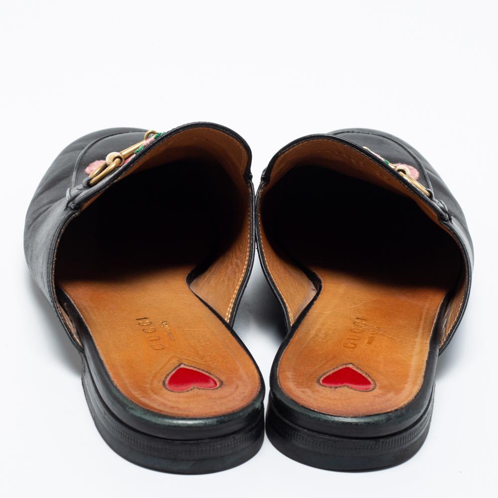 Gucci Black Floral Embroidered Leather Horsebit Princetown Flat Mules Size 39 In Good Condition In Dubai, Al Qouz 2