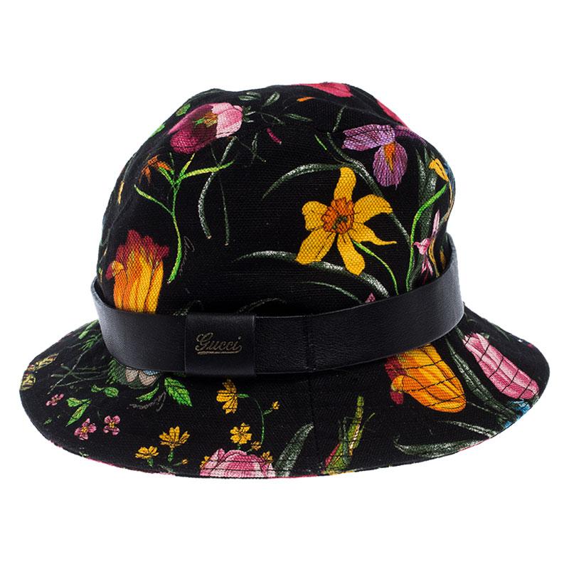 The Gucci bucket hat has the classic appeal and this fashion accessory will fit well in your casual wardrobe. Crafted from a floral-printed cotton blend, the hat is accented with a leather band around the bottom of its crown detailed with the brand