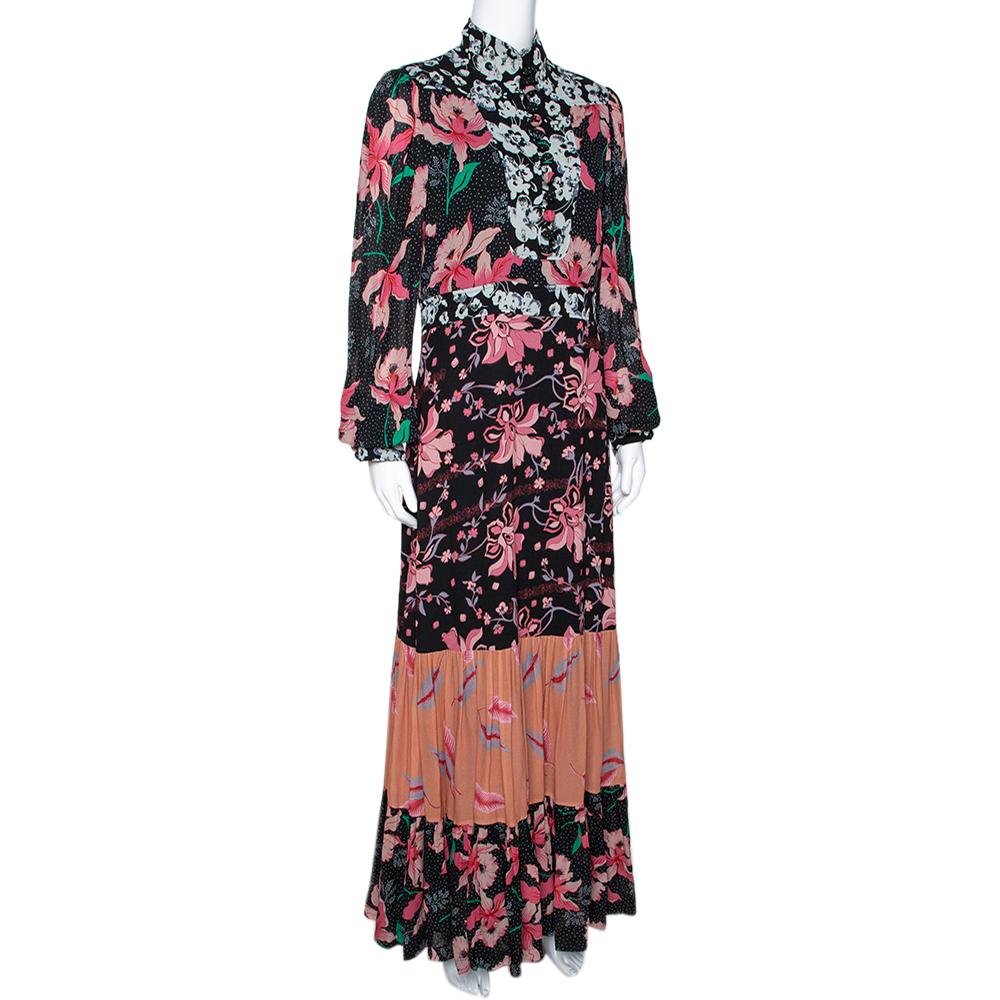 Inspired by romantic and chic aesthetics, the Gucci maxi dress has been given a timeless black hue and an admirable flared silhouette that give the outfit a feminine look. The long sleeves, floor-grazing skirt and the closed neckline give this dress