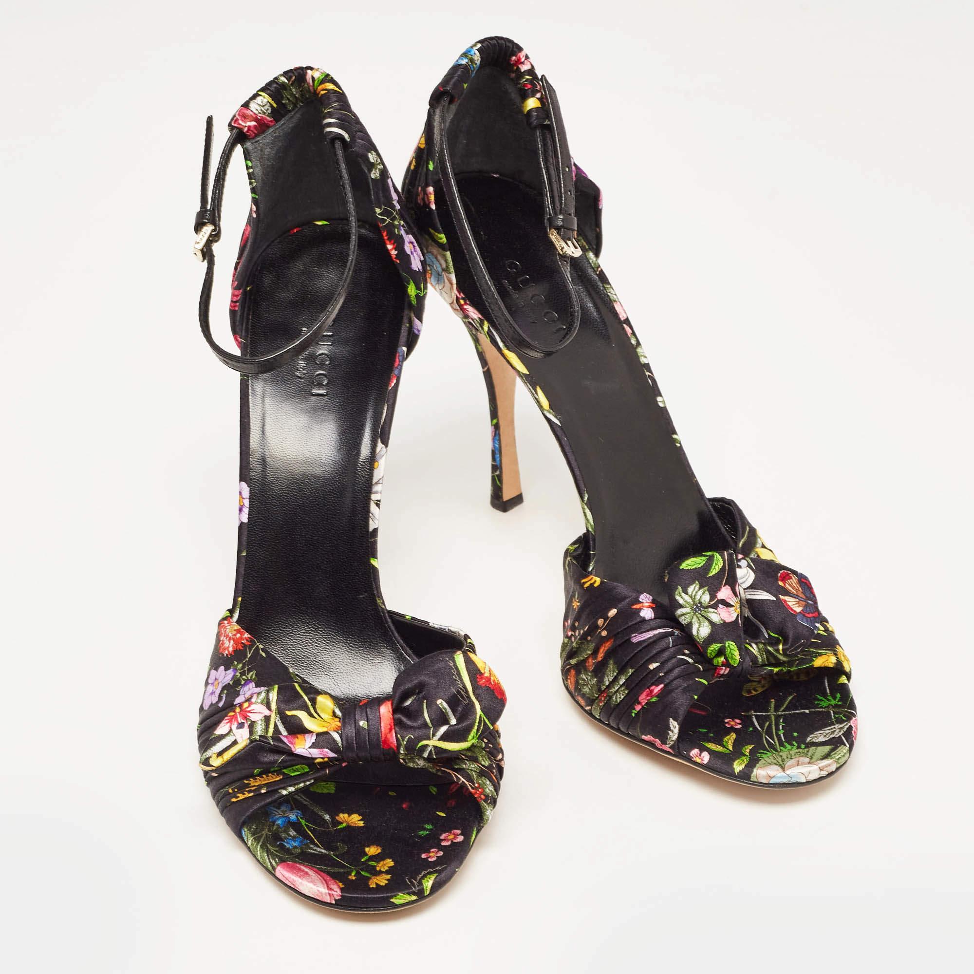 Gucci Black Floral Print Pleated Satin Bow Ankle Strap Sandals Size 39 In Excellent Condition In Dubai, Al Qouz 2