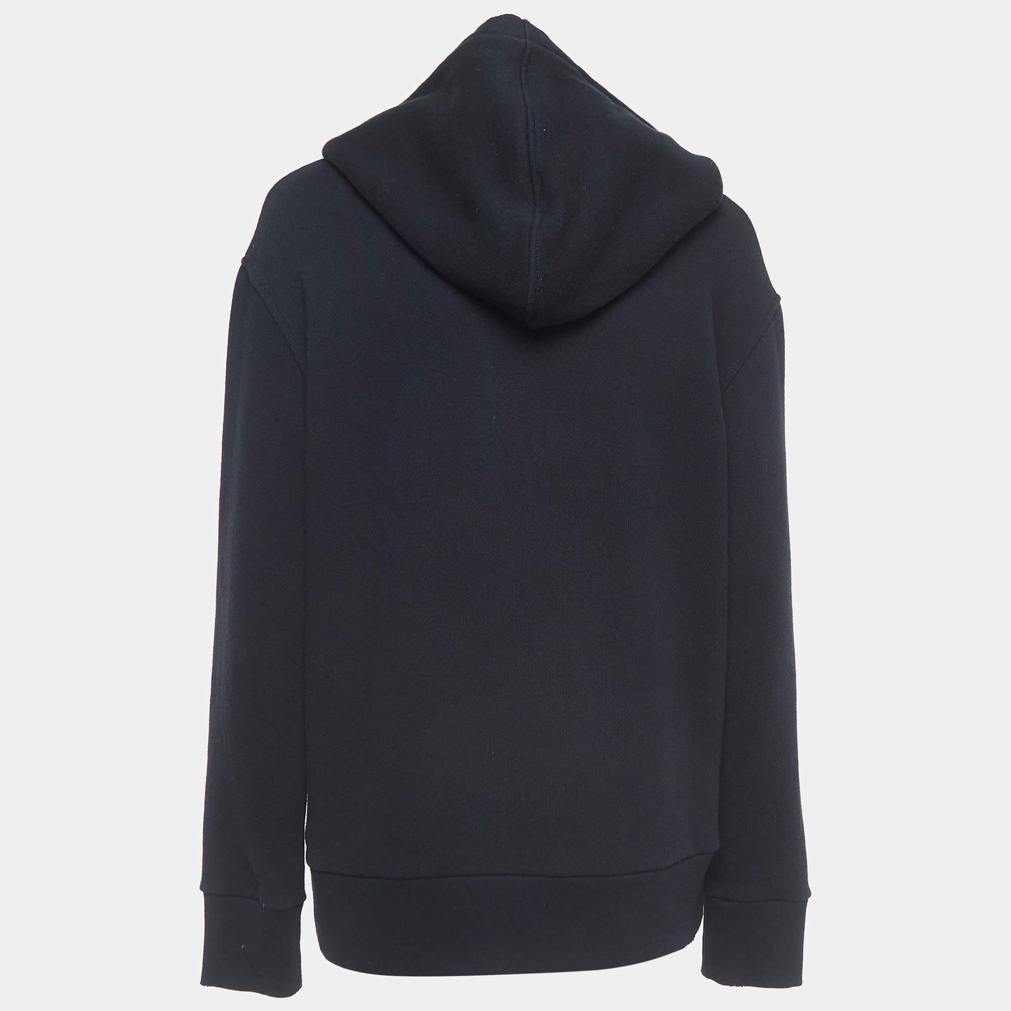 This Gucci black hoodie is all about sporting a classy and comfy style. It is tailored from soft fabric and highlighted by signature accents.

