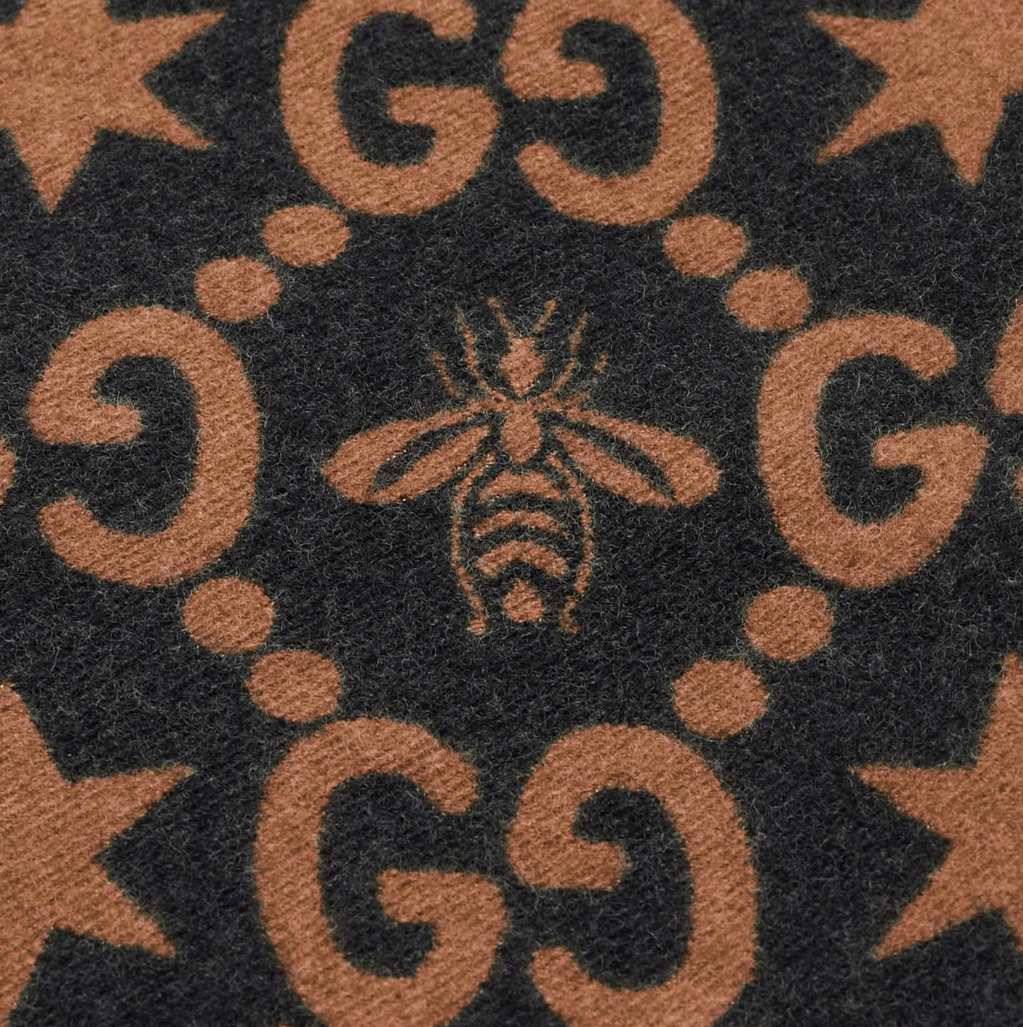 Gucci Black GG Bee Stars Patterned Wool Scarf In Good Condition In Dubai, Al Qouz 2