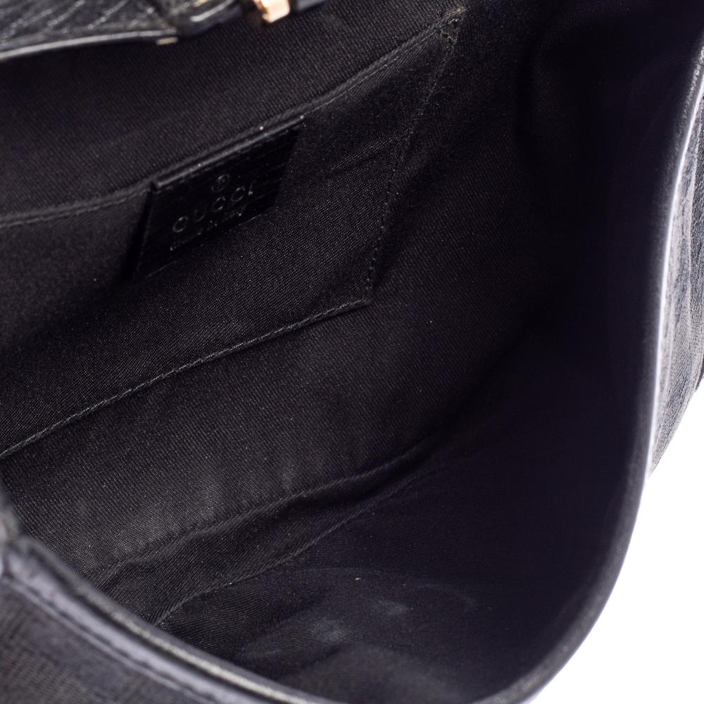 Gucci Schwarze GG Umhängetasche aus Canvas und Leder mit G-Schnalle 2