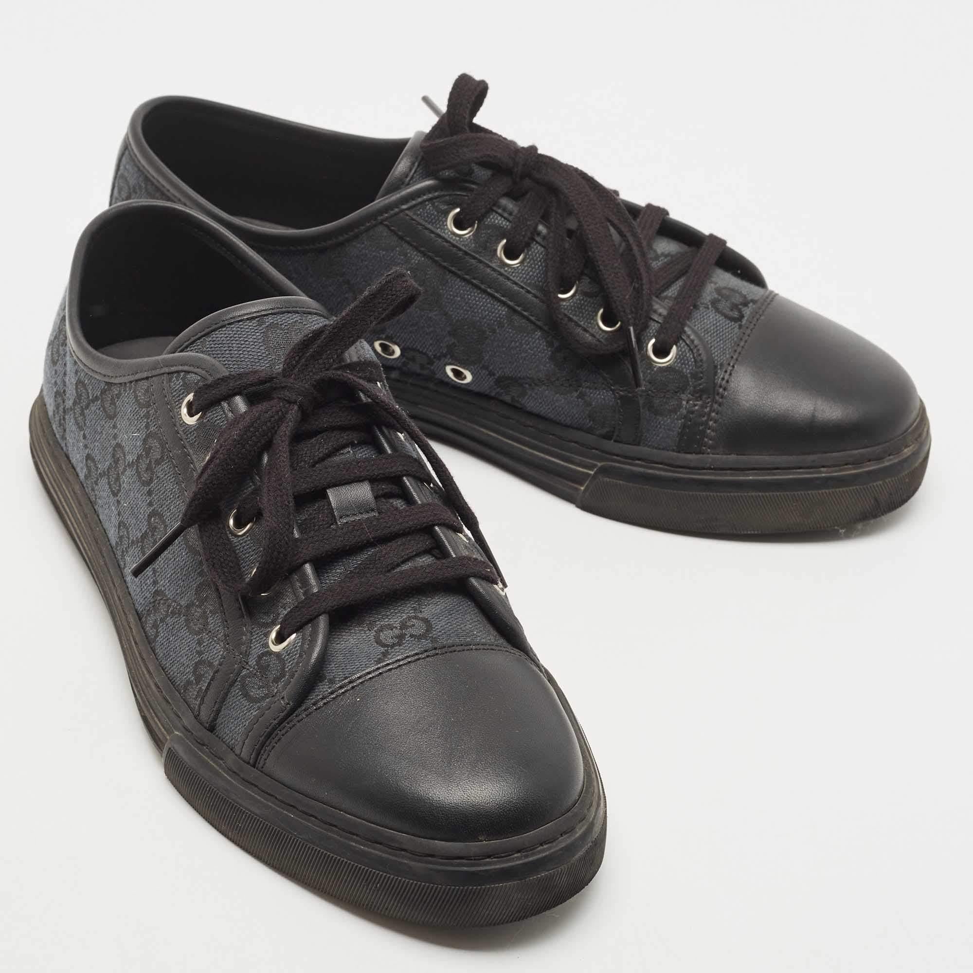 Gucci Black GG Canvas and Leather Low Top Sneakers Size 40.5 In Good Condition In Dubai, Al Qouz 2