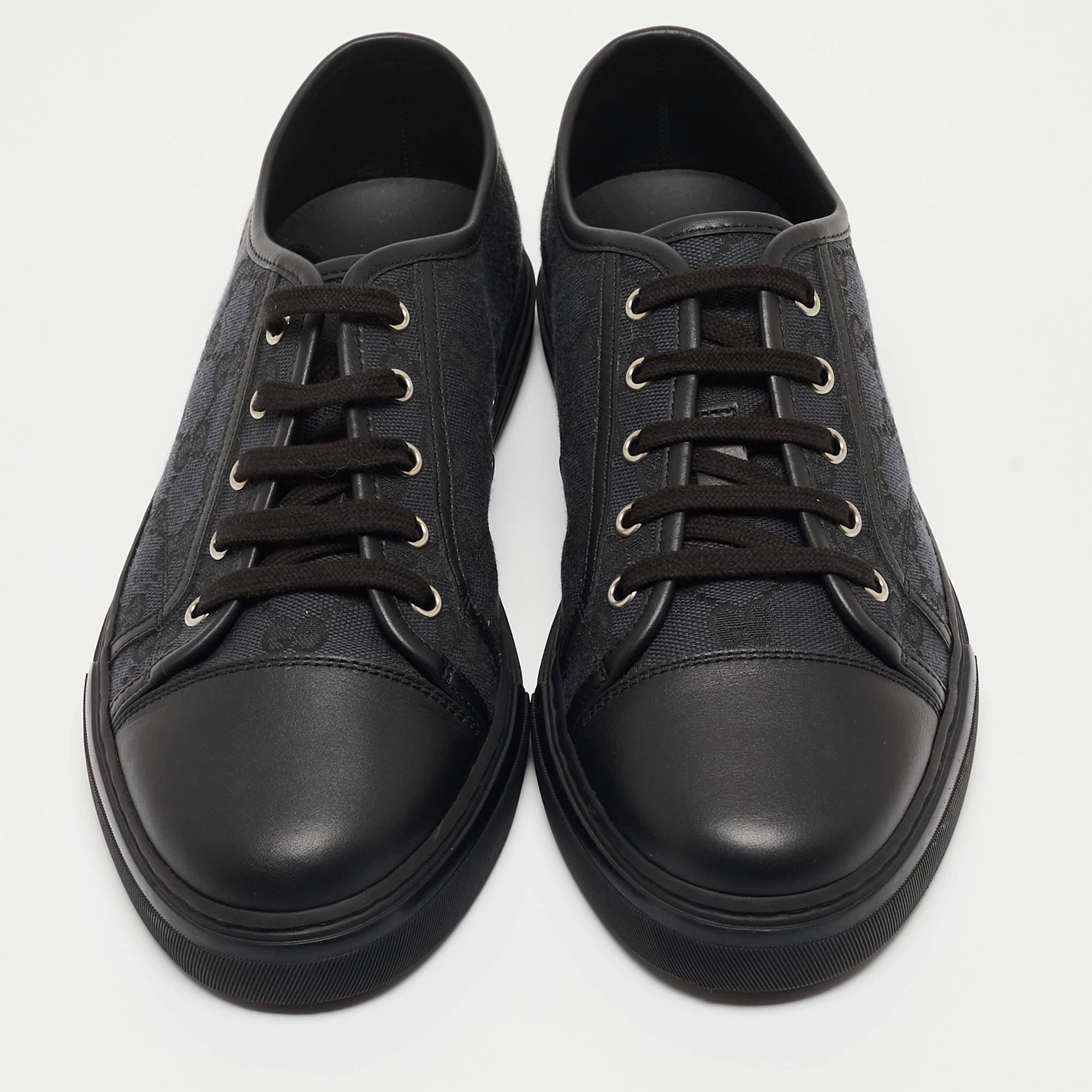 Gucci Black GG Canvas and Leather Low Top Sneakers Size 41.5 In Excellent Condition In Dubai, Al Qouz 2