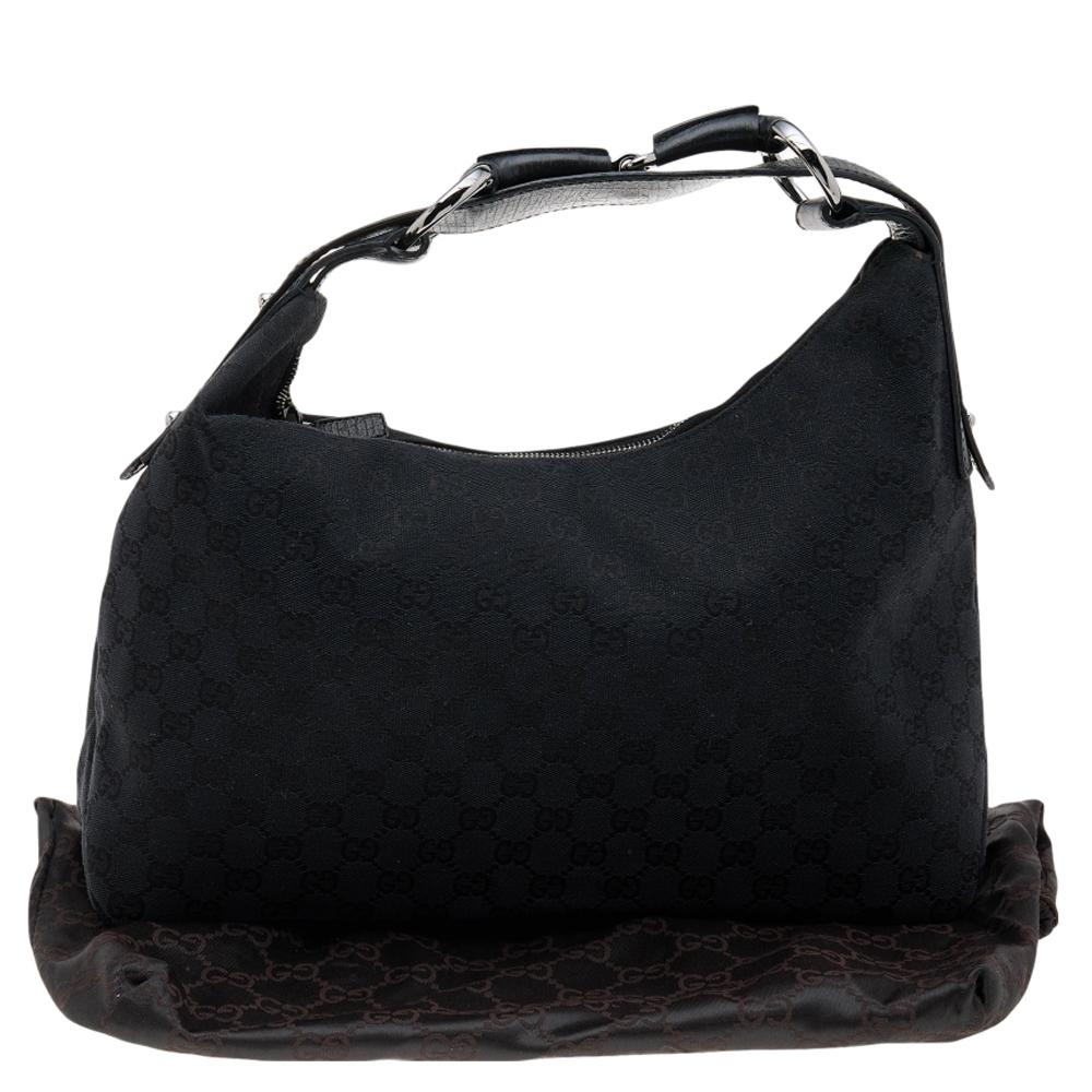 Donna Hobo media in pelle e tela GG nera di Gucci