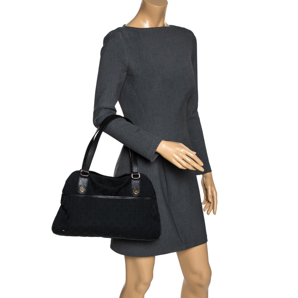 Gucci Black GG Canvas and Leather Shoulder Bag In Fair Condition In Dubai, Al Qouz 2