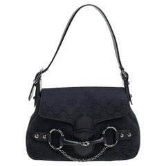 Gucci Schwarze GG Umhängetasche aus Canvas und Leder mit kleinem Pferdekopf
