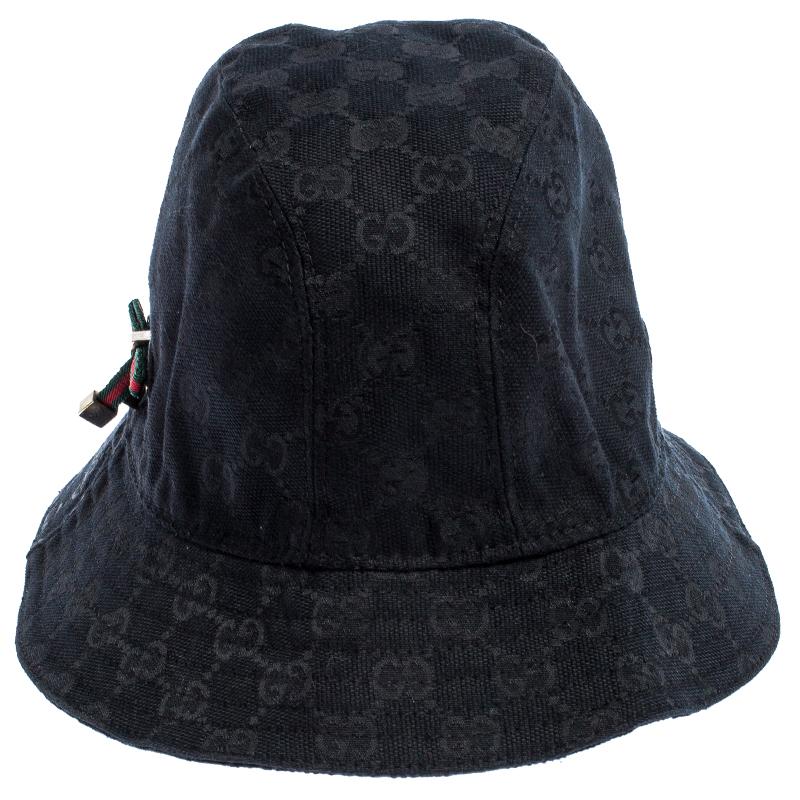 The Gucci bucket hat has the classic appeal and this fashion accessory will fit well in your casual wardrobe. Crafted from GG-detailed canvas, the hat is accented with the signature web bow reinforced with metal edges on the side. It exudes a