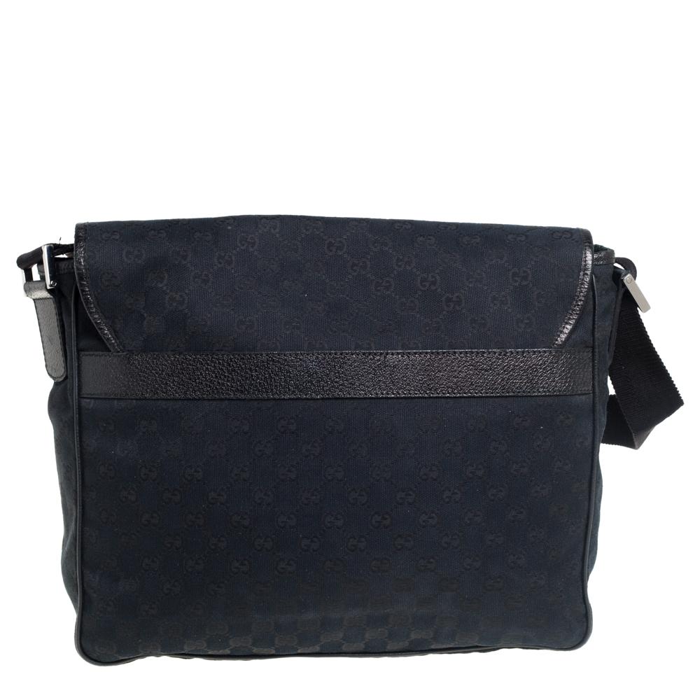 Smart and functional, this messenger bag from Gucci ranks high on style. It has been made from the signature GG canvas and features a front flap closure. The bag is equipped with an adjustable shoulder strap and a spacious fabric-lined interior that
