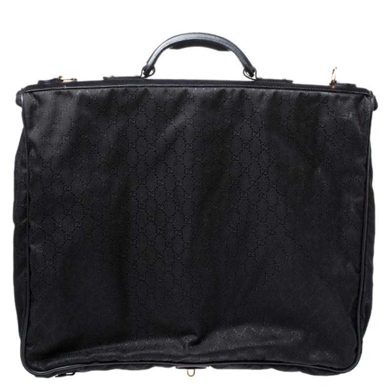 Gucci assists you in making travel easy by extending this stylish and super functional garment bag. A blessing for jet-setting people, the bag is crafted from signature GG canvas along with leather trims. It consists of a detachable hook allowing