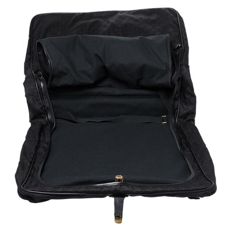 Gucci Black GG Canvas Large Garment Hanger Bag In Good Condition In Dubai, Al Qouz 2