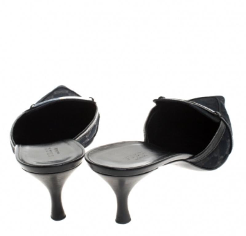 Noir Mules à bouts pointus en toile GG noire de Gucci Taille 39,5 en vente