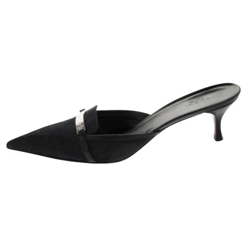 Mules à bouts pointus en toile GG noire de Gucci Taille 39,5 en vente