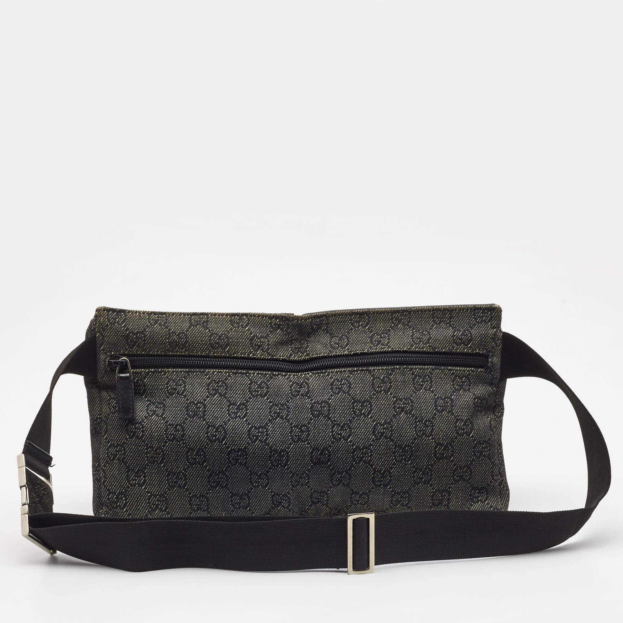 Thoughtful details, high quality, and everyday convenience mark this waist bag for women by Gucci. The bag is sewn with skill to deliver a refined look and an impeccable finish.

