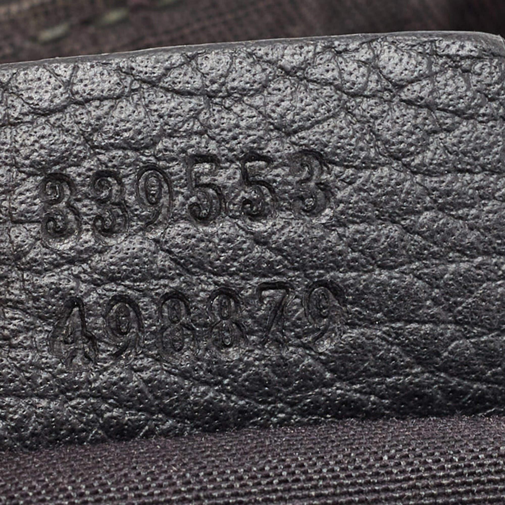Gucci Black GG Denim and Leather Interlocking G Charm Hobo In Good Condition For Sale In Dubai, Al Qouz 2