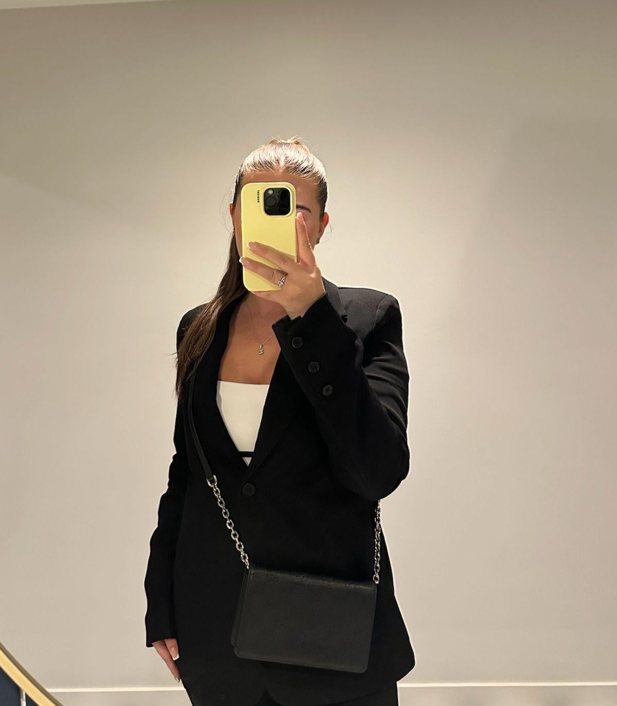 Portafoglio con emblema GG in pelle di vitello granulosa nera di Gucci

Dettagli del prodotto
Xupes Ref: HB5944
Marchio: Gucci
Model: Portafoglio con emblema GG
Tipo: Tracolla, Crossbody, Clutch
Numero di Serie: 818705-0416
Età: 2025
PREZZO DI