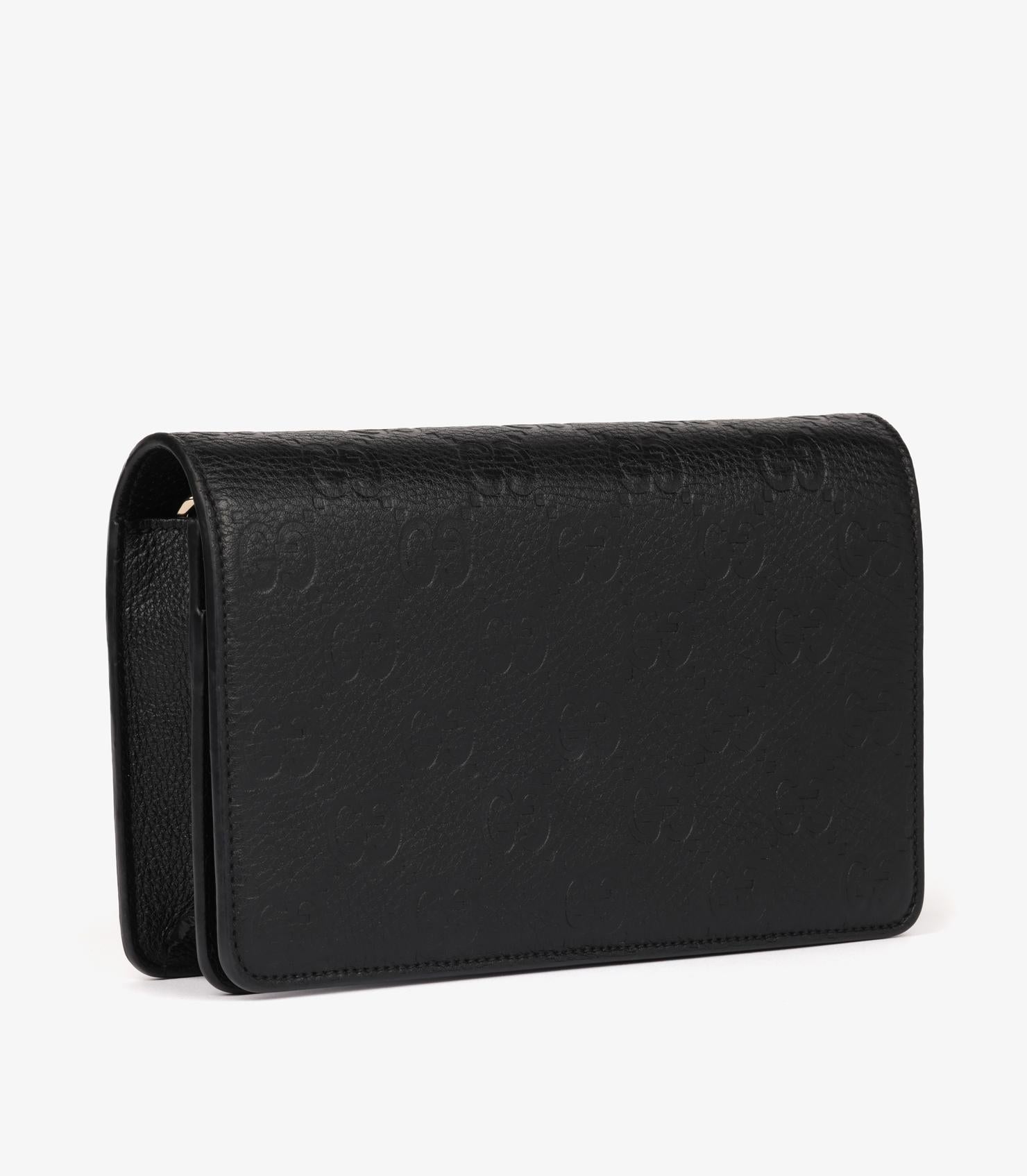 Nero Portafoglio con emblema GG in pelle di vitello granulosa nera di Gucci in vendita