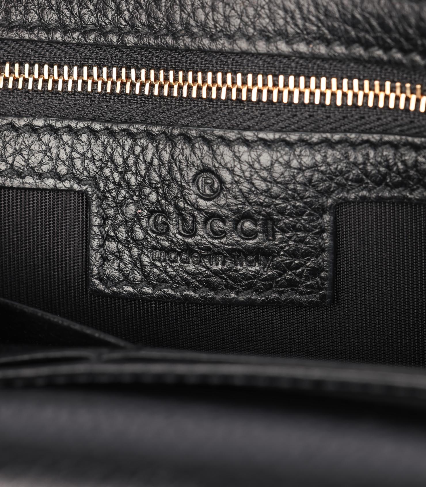 Portafoglio con emblema GG in pelle di vitello granulosa nera di Gucci in vendita 3