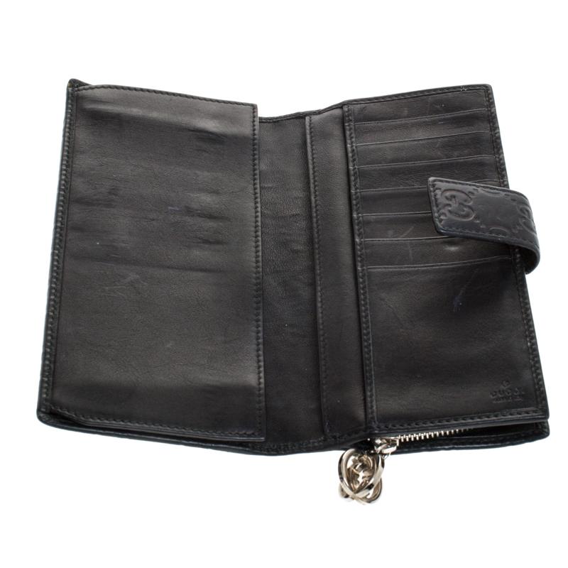 Sleek and easy to carry, this continental wallet from Gucci is crafted from black Guccissima leather. The wallet comes with a front flap that opens to a leather and fabric-lined interior. Organise your essentials in the open compartments, multiple