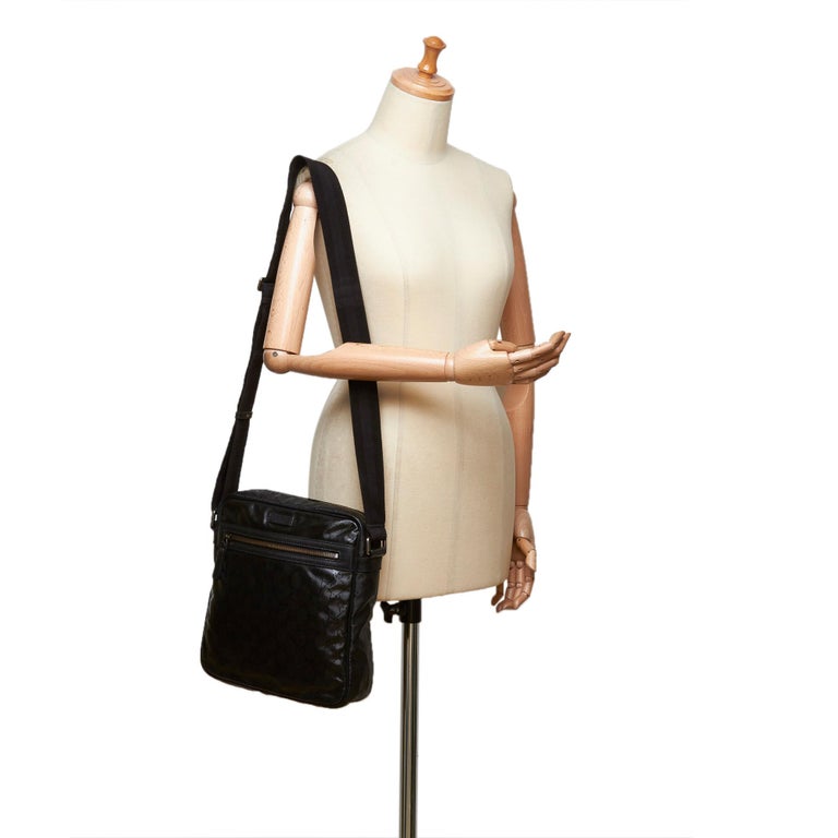 Gucci Black GG Imprime Messenger Bag For Sale at 1stdibs