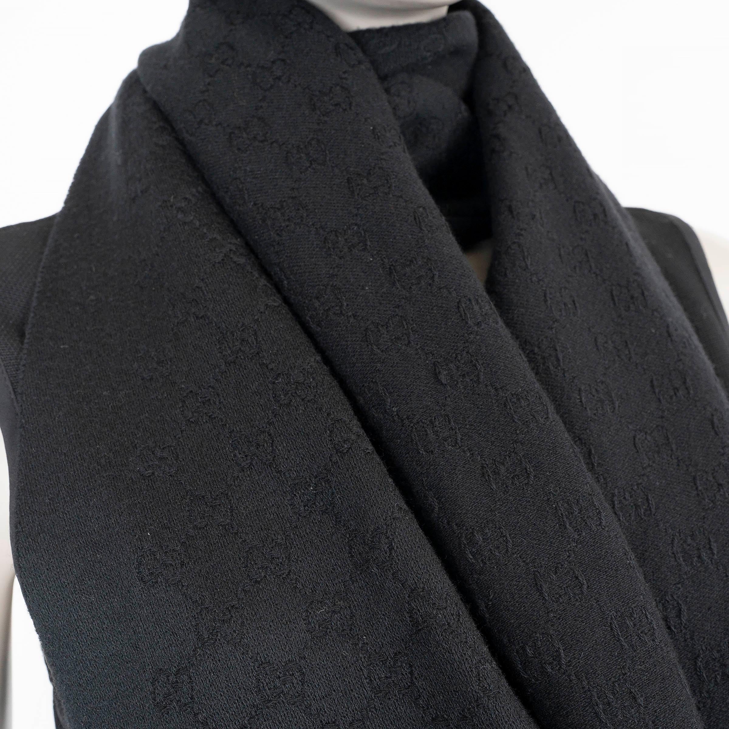 Nero Gucci sciarpa nera in lana GG JACQUARD in vendita