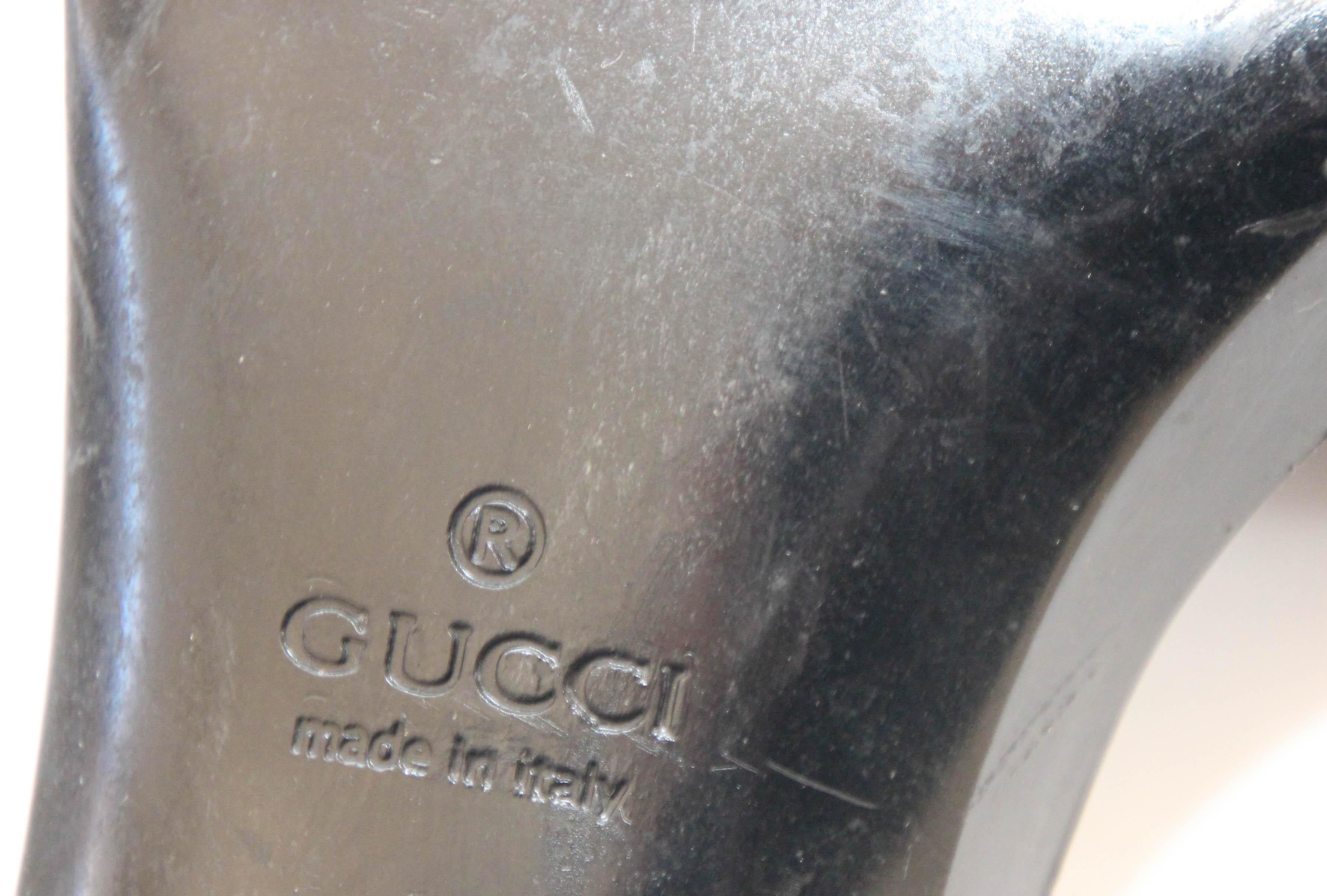 Gucci Black GG Logo Canvas and Leather Trim Slide Sandals (Sandales à glissière avec logo GG en toile et garniture en cuir) en vente 8