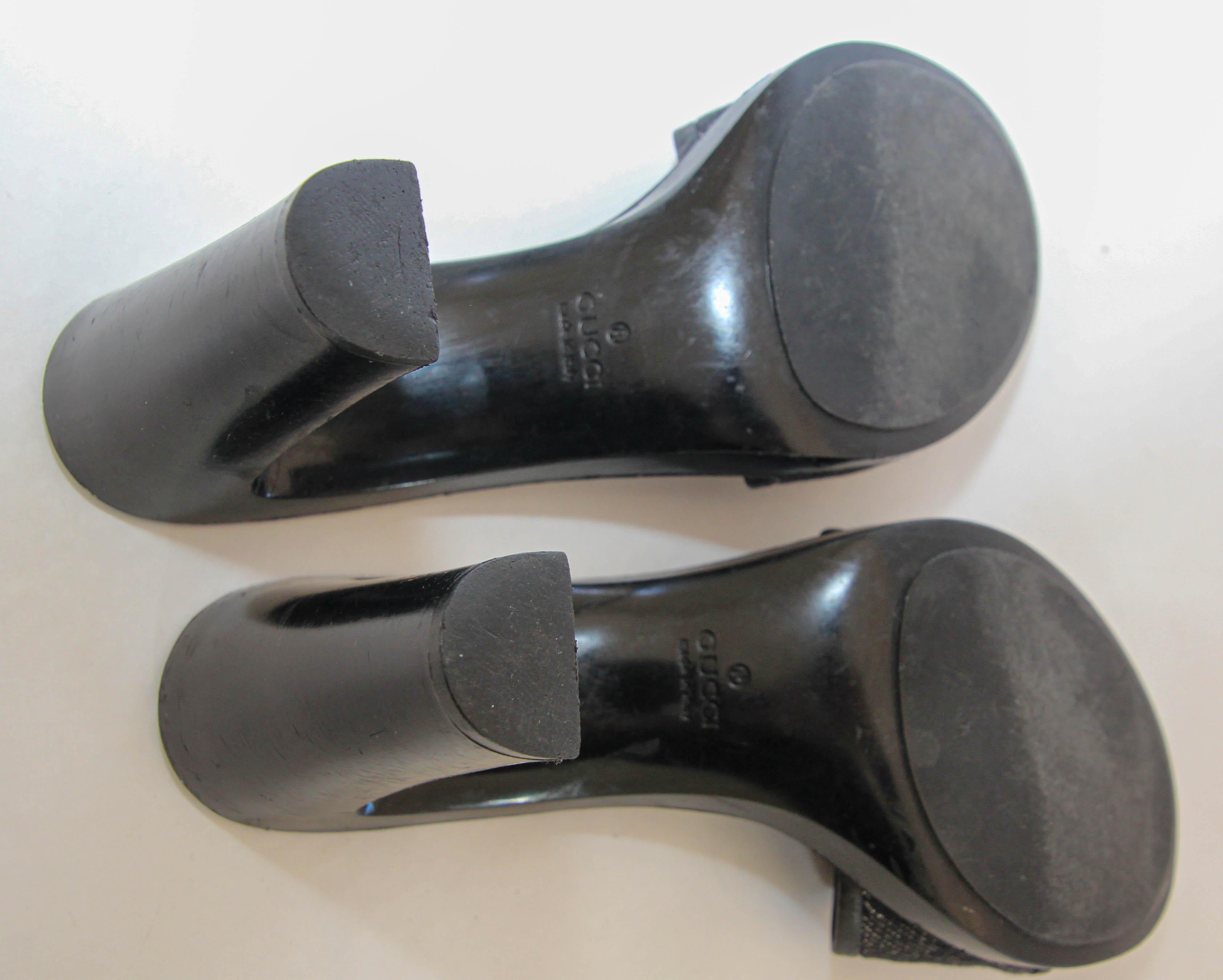 Gucci Black GG Logo Canvas and Leather Trim Slide Sandals (Sandales à glissière avec logo GG en toile et garniture en cuir) en vente 9