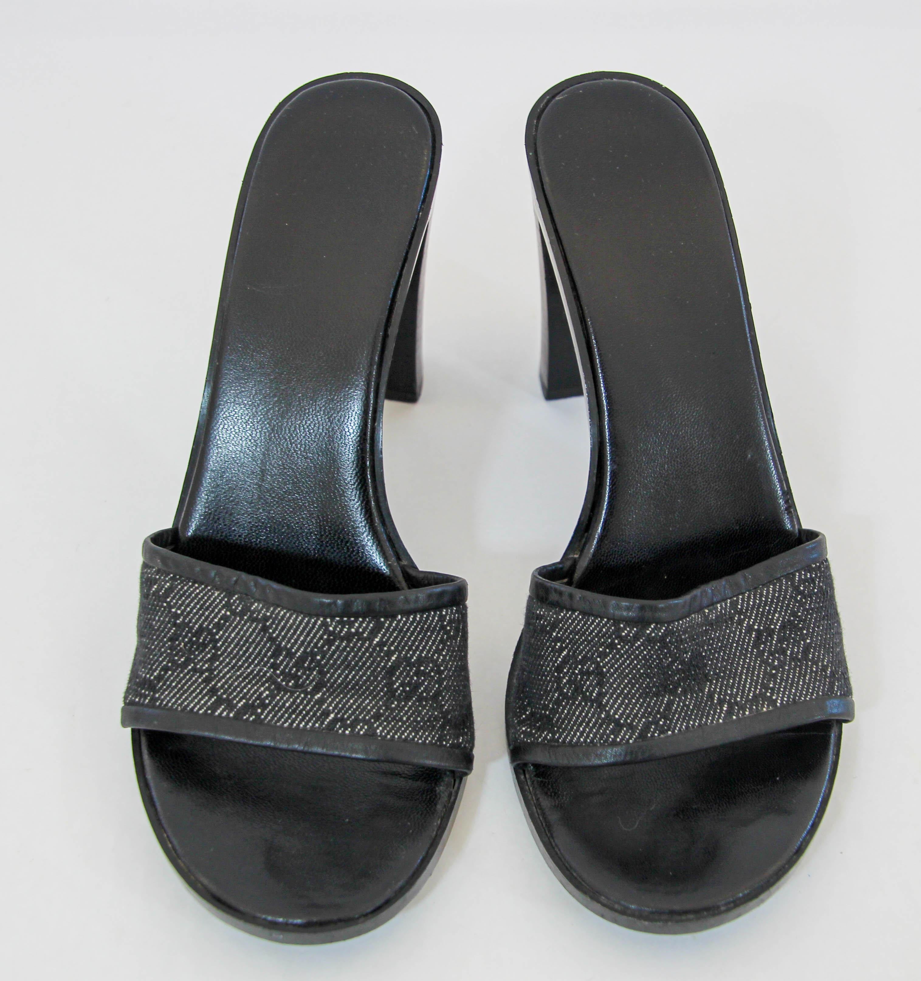 Gucci Black GG Logo Canvas and Leather Trim Slide Sandals For Sale 11