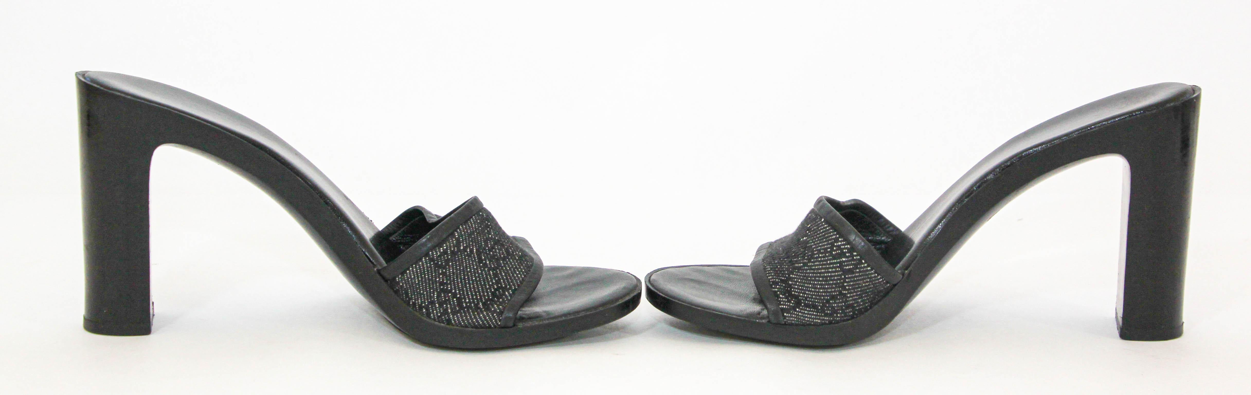 Gucci Slide-Sandalen mit schwarzem GG-Logo aus Segeltuch und Lederbesatz im Angebot 3