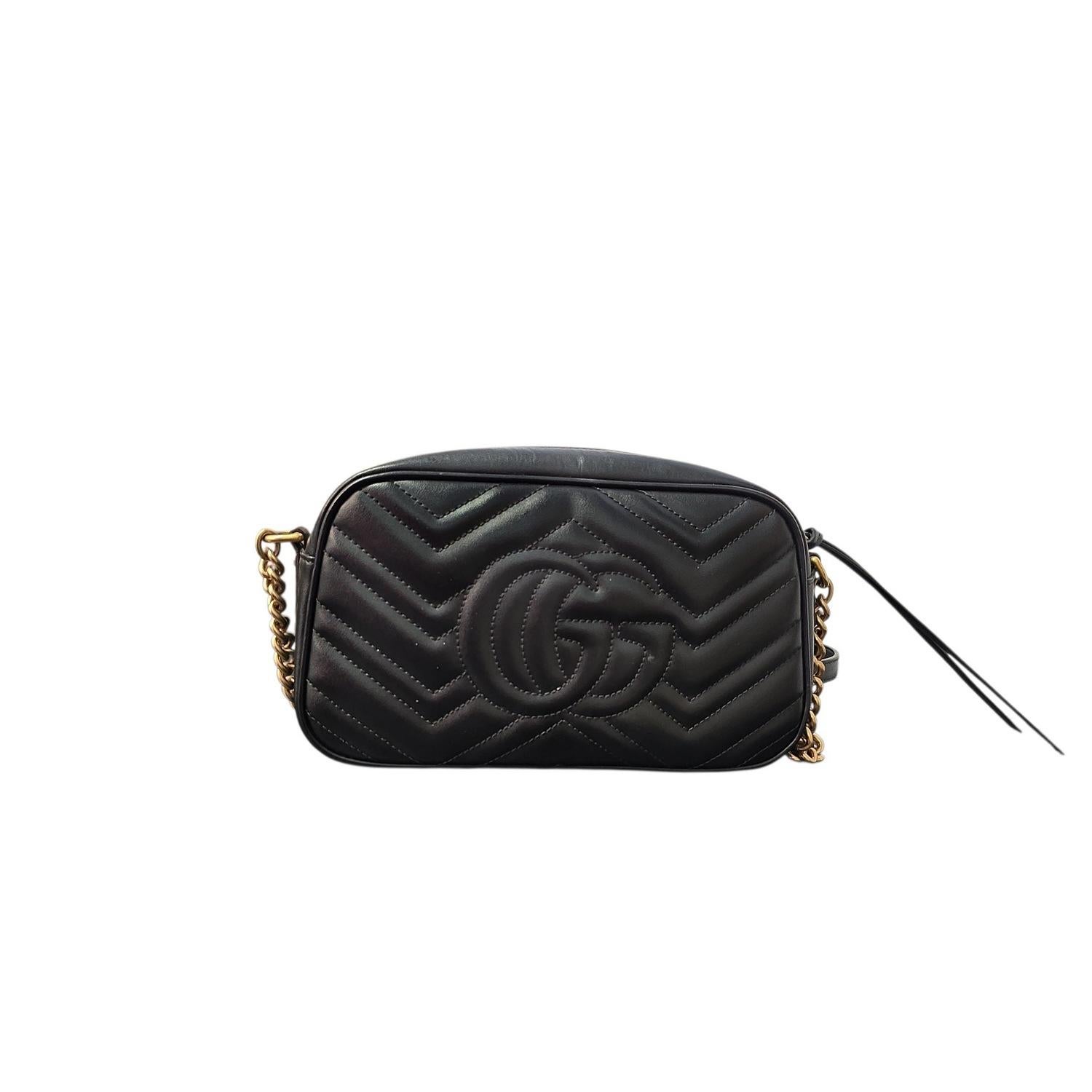 Nero Gucci Borsa a tracolla nera con fotocamera GG Marmont Small in vendita