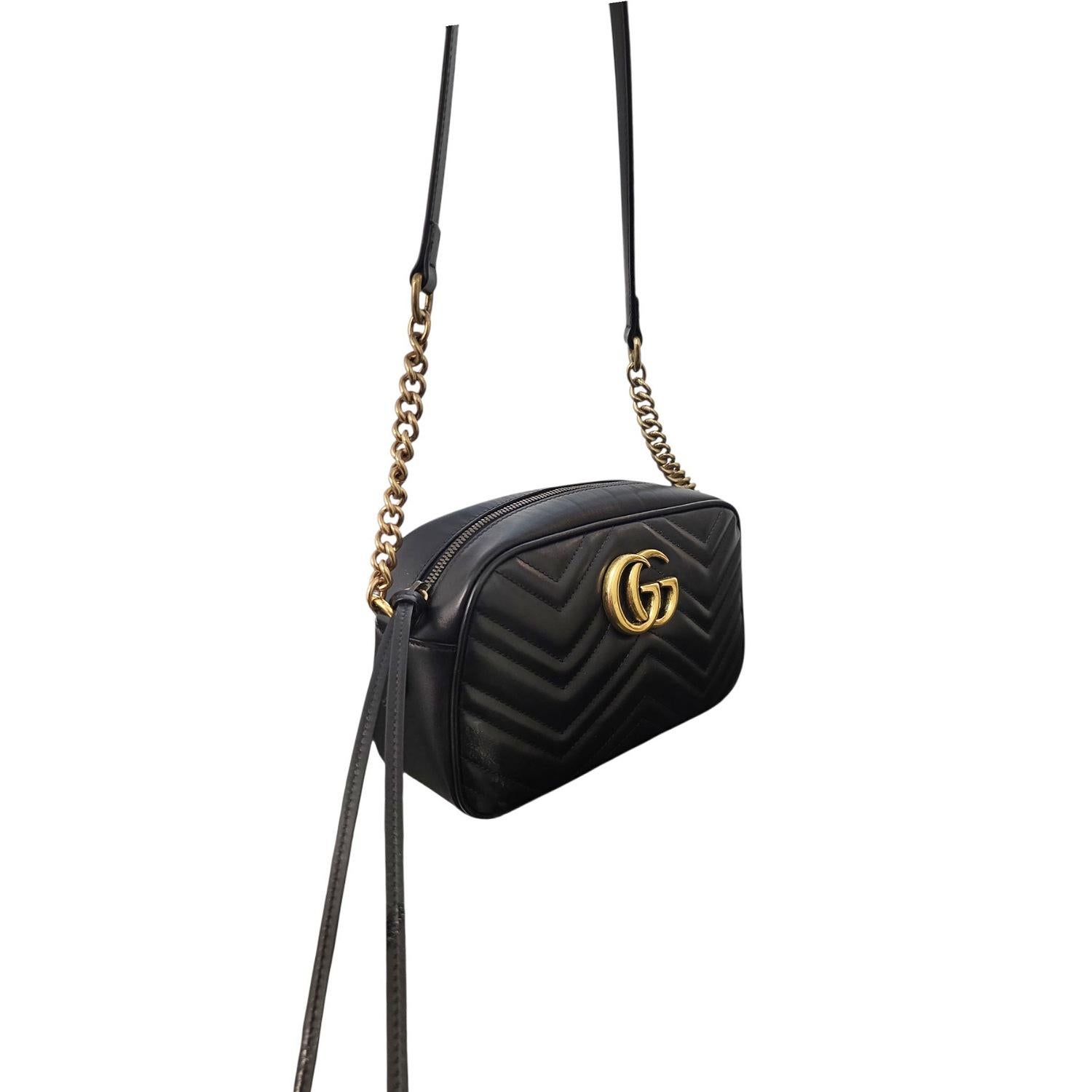 Gucci Borsa a tracolla nera con fotocamera GG Marmont Small In condizioni buone in vendita a Scottsdale, AZ