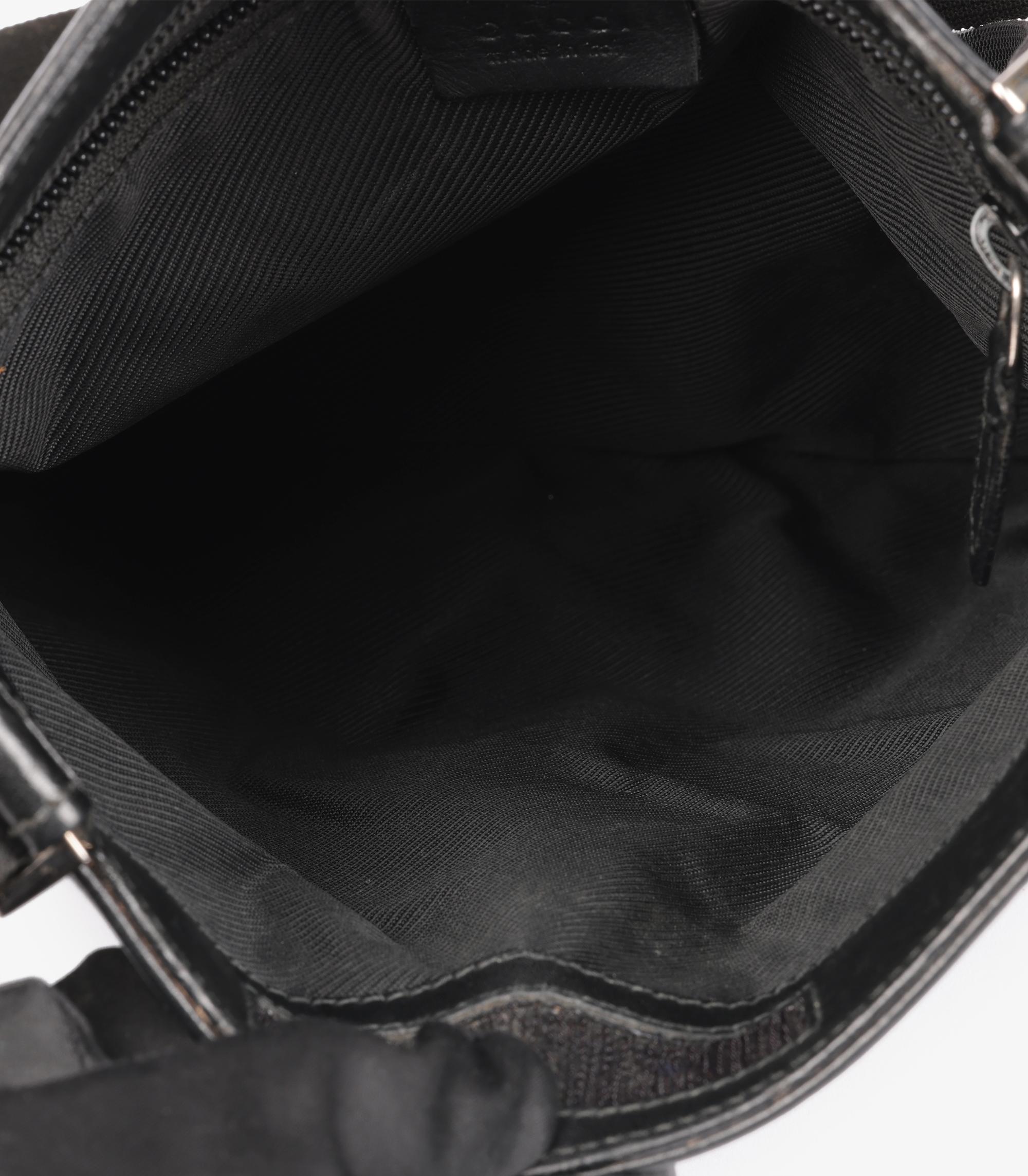 Gucci Black GG Monogram Denim & Leather Vintage Messenger Bag en vente 4