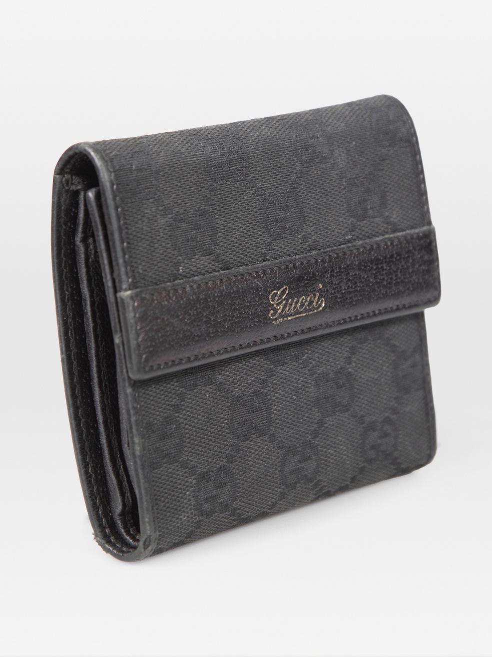 CONDITION is Very good. Minimal wear to the wallet is evident. Abrasion to the leather on the base corners. Mark on the back canvas. Abrasion on the leather trim and internal leather in the snap button pocket of this used Gucci designer resale