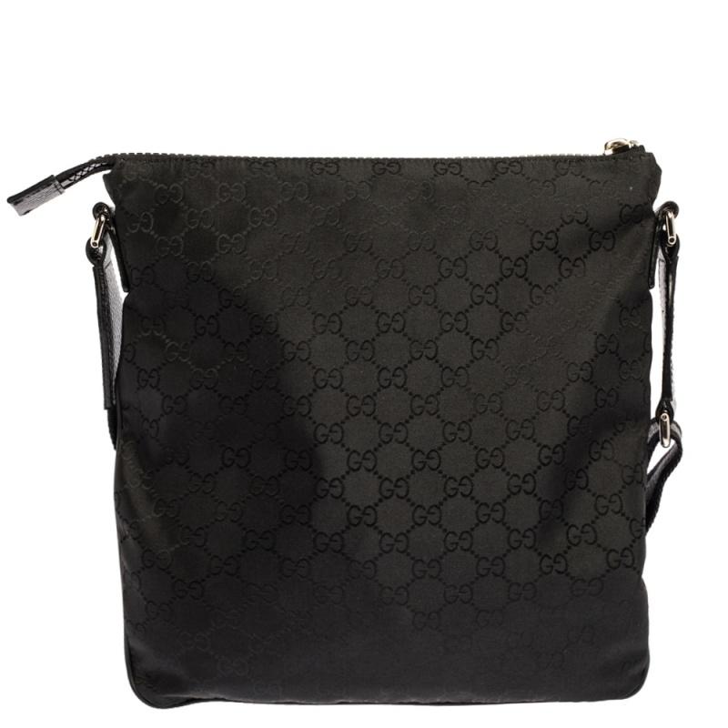 This messenger bag by Gucci is an ideal option for keeping your daily essentials safe. Step out in style by adorning this GG nylon and leather bag that is handy and lightweight. It has a classic black hue. The fabric-lined interior of the bag is