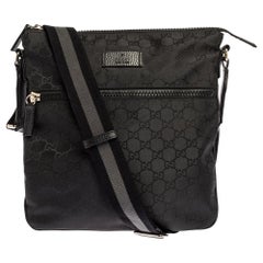 Gucci Black GG Messenger Bag en nylon et cuir
