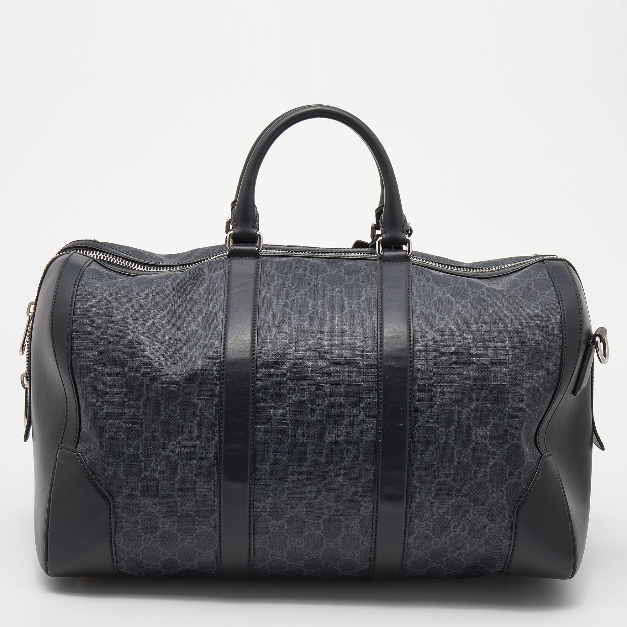 Creations like this Carry On duffle bag by Gucci never go out of style. This bag is crafted from GG Supreme canvas with details of matching leather trims, and it features dual handles and a detachable Web shoulder strap. The top zipper opens to a