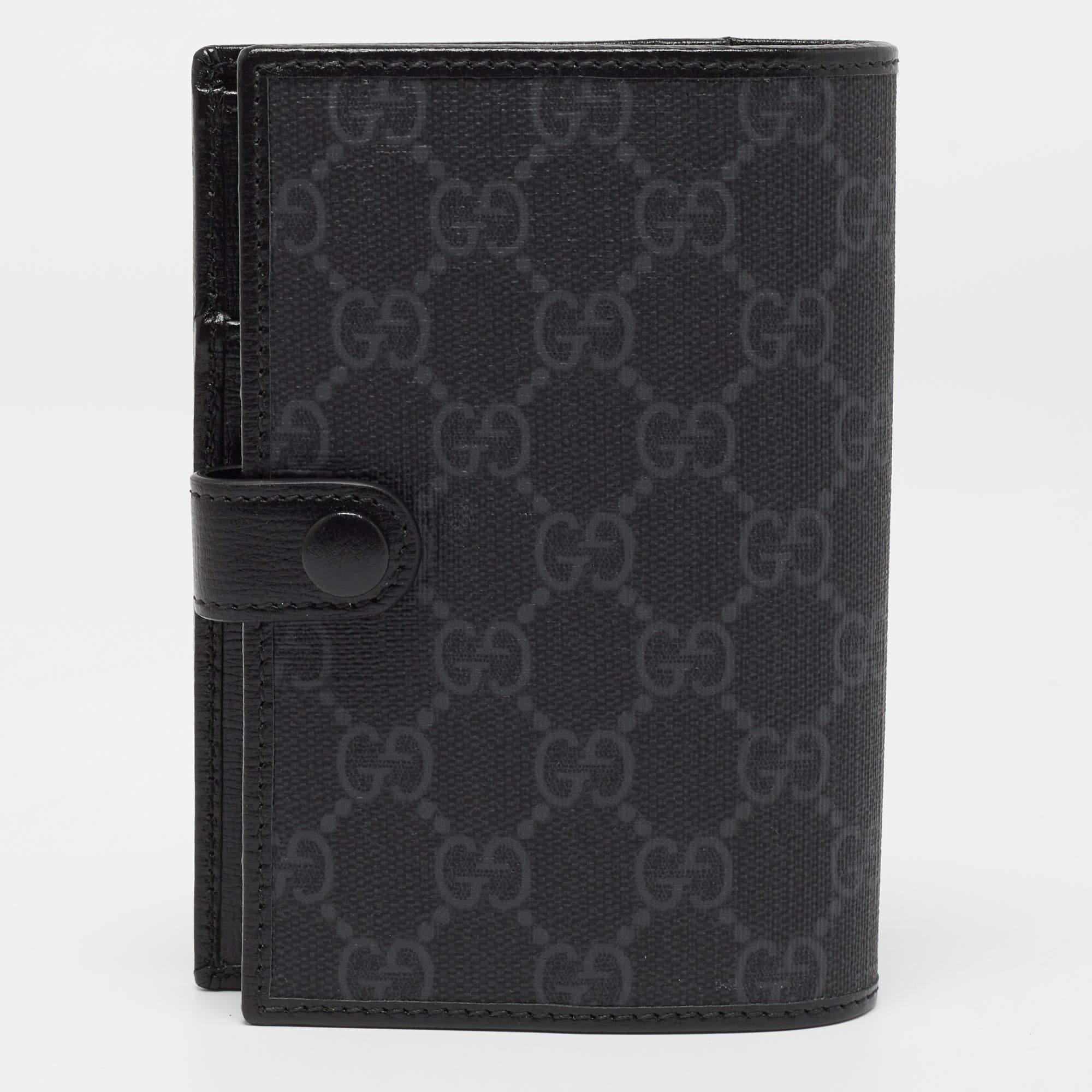Gucci Black GG Supreme Canvas Interlocking G Passport Holder In Fair Condition In Dubai, Al Qouz 2