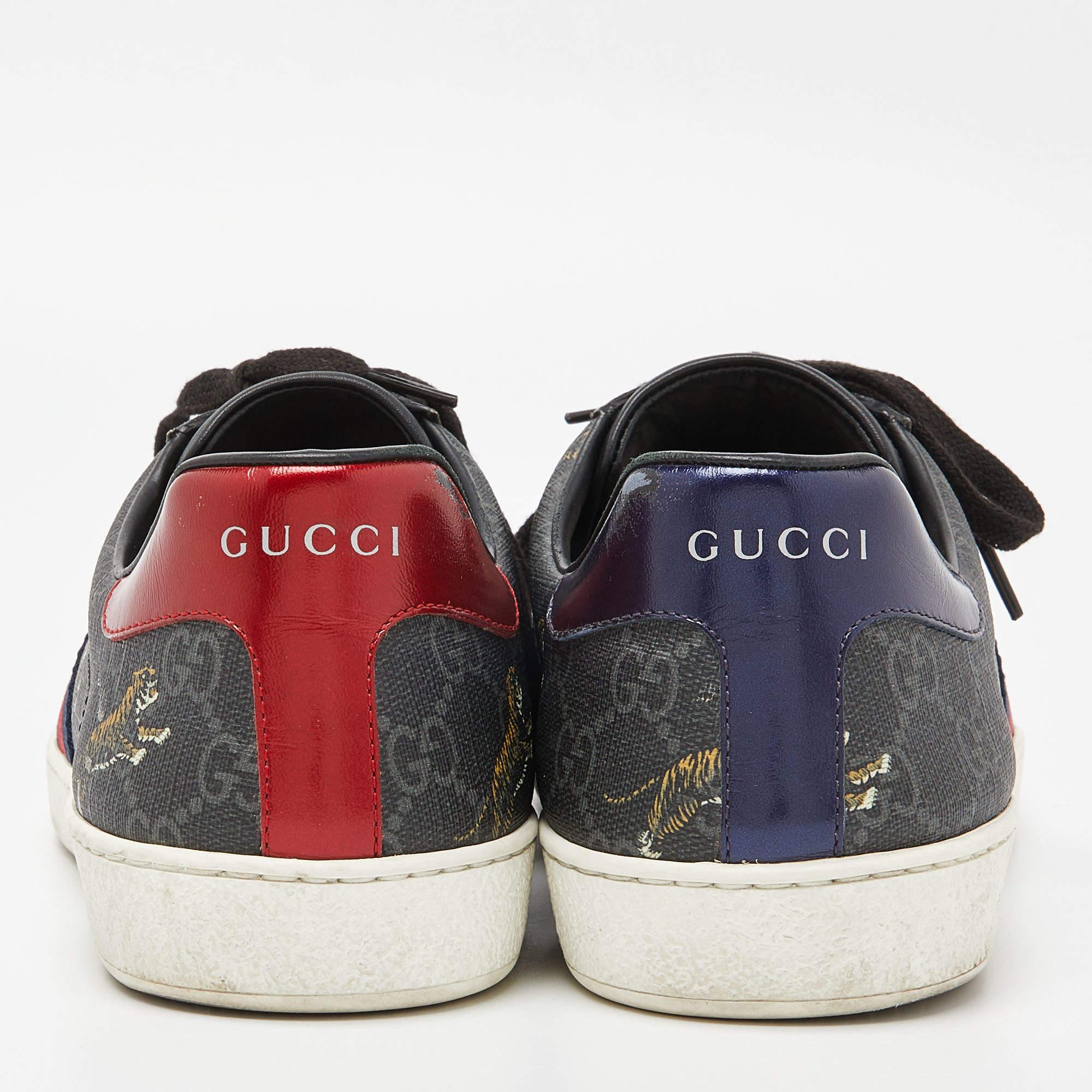 Men's Gucci Black GG Supreme Canvas Web Ace Tiger Low Top Sneakers Size 43 For Sale